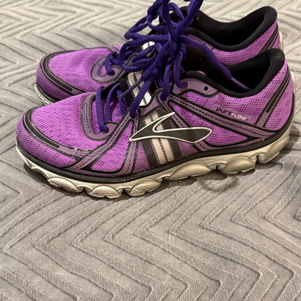 Brooks Pure Flow Running Sneakers - Picture 5 of 7